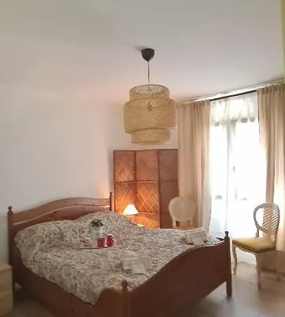 Quiete Di Montagna Sul Lago Di Iseo *